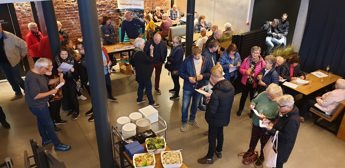 Quiz og mingling blant standene